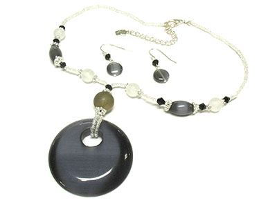 Round glass pendant and beads seed bead necklace and earring set 