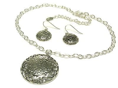 Antique metal round shape casting pendant necklace and earring set 