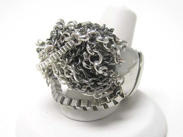 Mixed metal chain cluster stretch ring