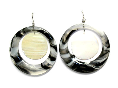 Round acryl and see shell earring