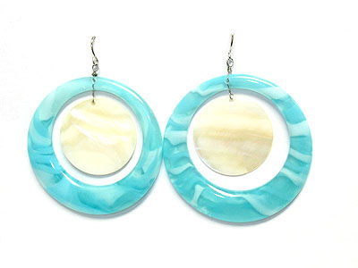 Round acryl and see shell earring