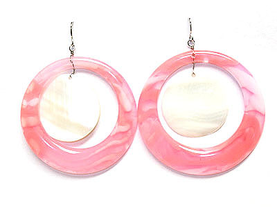 Round acryl and see shell earring