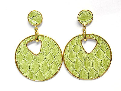 Snake skin pattern round metal earring 