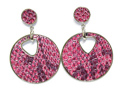 Snake skin pattern round metal earring 