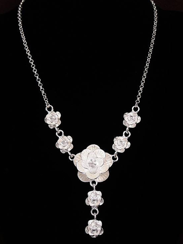 Multisize rose drop necklace 