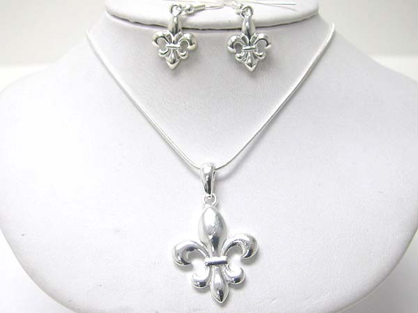 Fleur de lis pendant necklace earring set