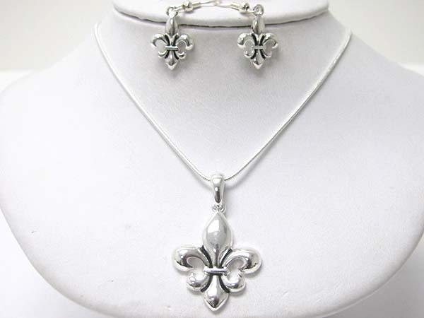 Fleur de lis pendant necklace earring set