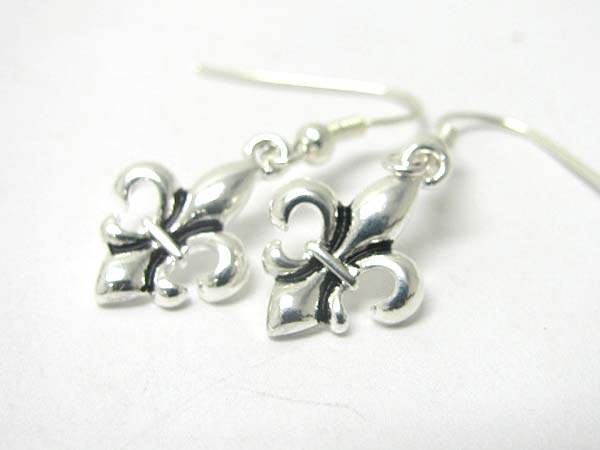 Fleur de lis earring