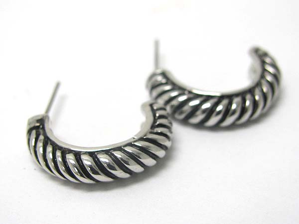 Cable metal arc earring