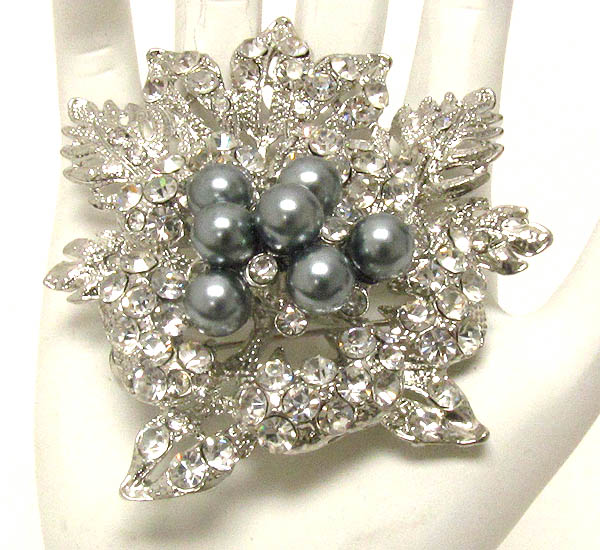 Crystal leaf and pearl center deco brooch