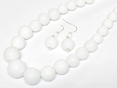 White acryl ball necklace and earring set