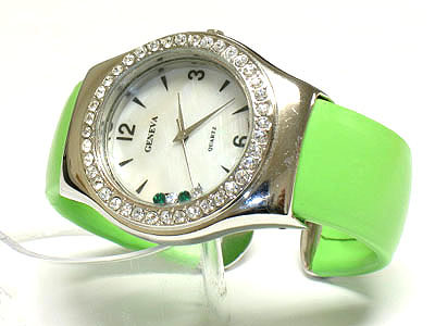 Crystal loose stone and round frame cuff bangle watch 