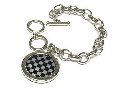 Metal side dandy pattern disk charm toggle bracelet