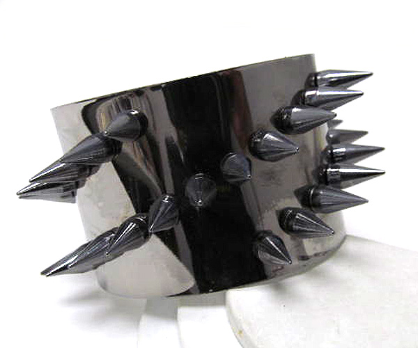 Multi metal spike line patern cuff bangle