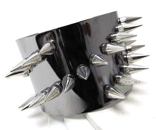 Multi metal spike line patern cuff bangle