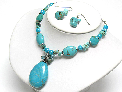 Turquoise stone pendant necklace and earring set