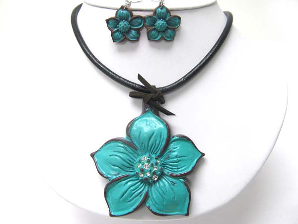 Crystal stud colored formica flower pendant cord necklace set