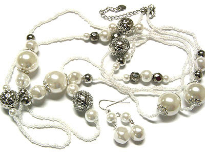 Pearl beads and seed beads long necklace and earrig set