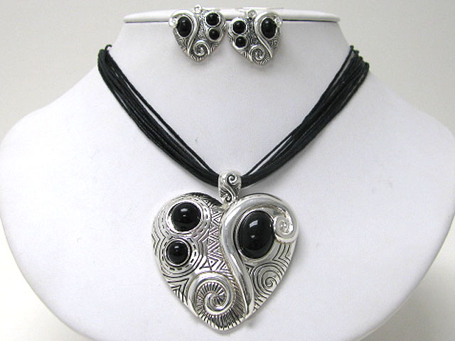 Metal art deco laege heart pendant necklace earring set