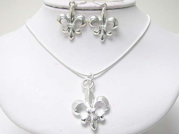 Metal fleur de lis necklace earring set