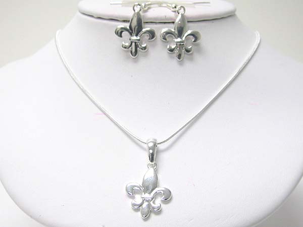 Metal fleur de lis necklace earring set