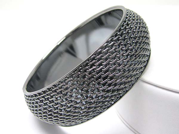 Mesh style round metal bangle