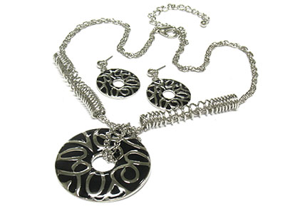 Painted round pendant and double metal spring necklace and earring set