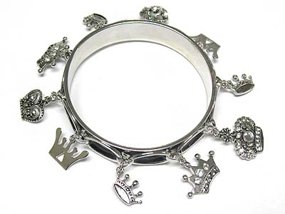 Multi crown charm dangle round metal bangle