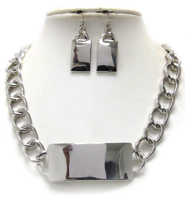 Plain and curved metal plate pendant and thick chain necklace earring set