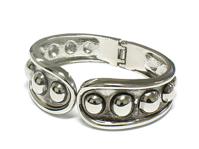 Vintage style metal stud hinge bangle