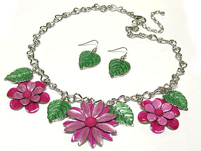 Pastel tone flower and leaf pendant necklace and earring set