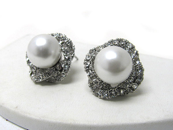 Center pearl and crystal edge flower earring