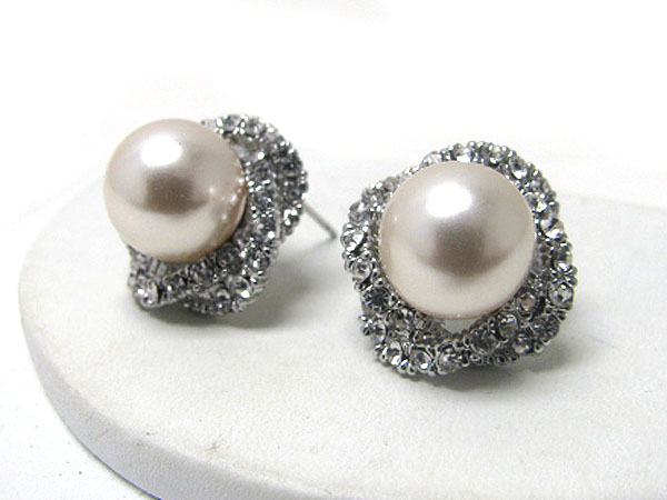 Center pearl and crystal edge flower earring