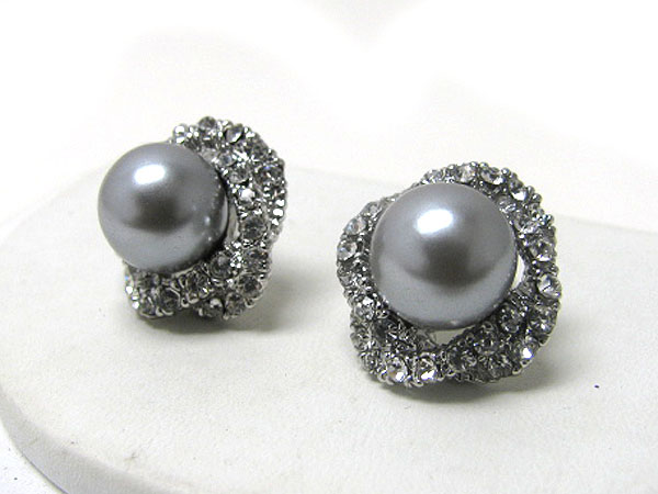 Center pearl and crystal edge flower earring