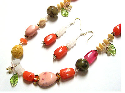 Natural stone and glass beads necklace and earring set