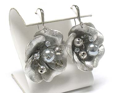 Scratch metal flower earring - brass metal