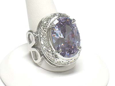 Crystal surrounded facet large cubic ring