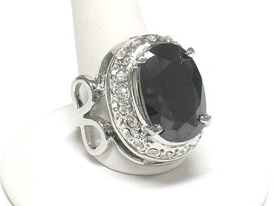 Crystal surrounded facet large cubic ring