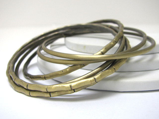 Multi row stackable mixed metal bangle set