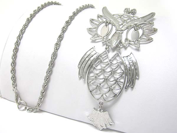 Crystal stud big eye owl pendant long necklace?