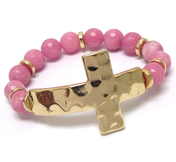 Hammered and curved cross and glass ball stretch bracelet