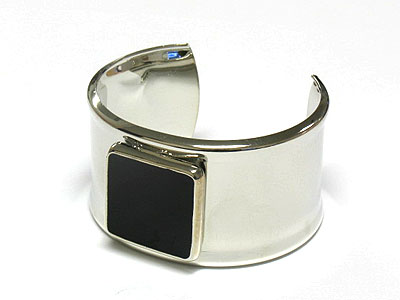 Basic metal bangle bracelet