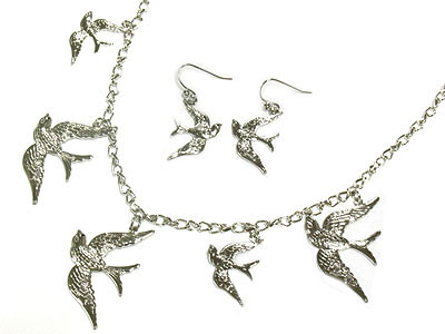 Multi birds dangle metal necklace and earring set