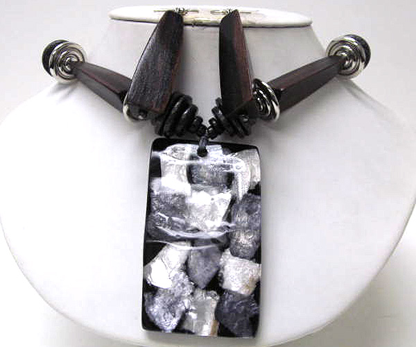 Wooden chip and triangle drop large rectangle shell chain necklace earring set