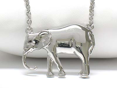 Metal elephant pendant necklace