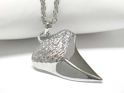 Metal shark tooth pendant necklace