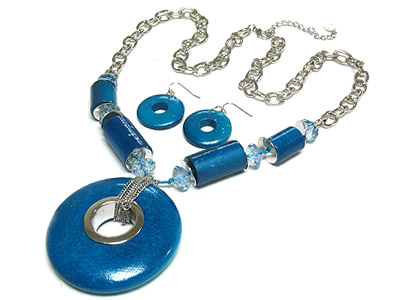 Large wood donut pendant and acryl bead necklace and earring set 