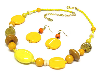 Pastel tone color acryl and wood seed bead necklace and earring set 