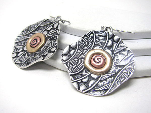 Tri-tone metal art earring