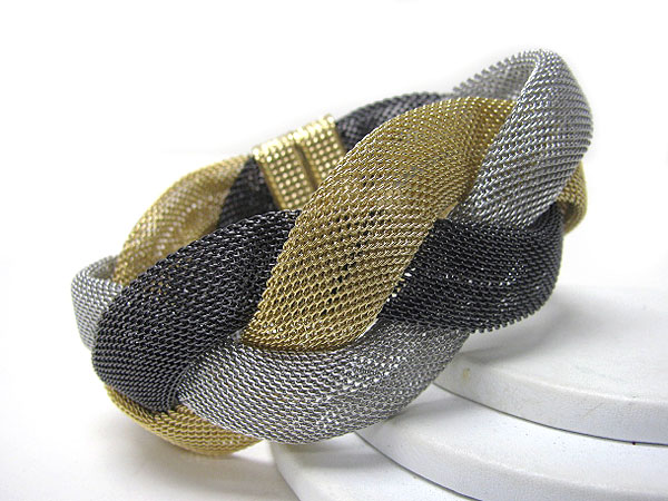 Large and flat mesh twist bracelet - magnet clasp